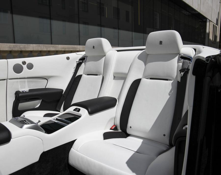 Интерьер Rolls-Royce Dawn by ONYX Concept 2017 года  (фото 34 из 35)